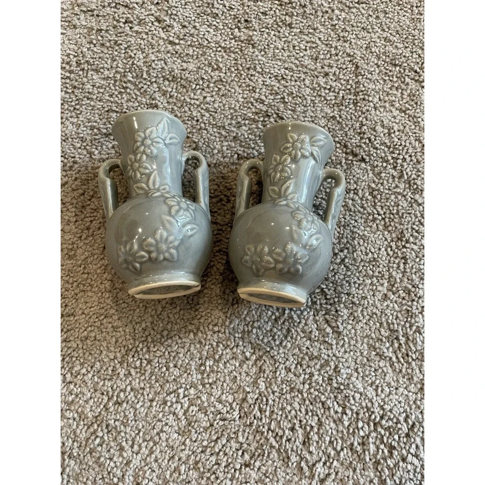 2 Vintage Shawnee Light Gray Floral‎ Vase 875 Daisy Chain Two Handles USA 5